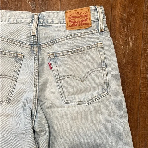 Levi's Light Blue Women's Mid Rise Baggy Jeans - Picture 7 of 10